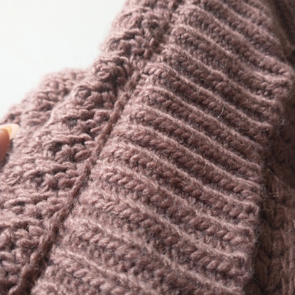 sweater - Picture 2 of 3